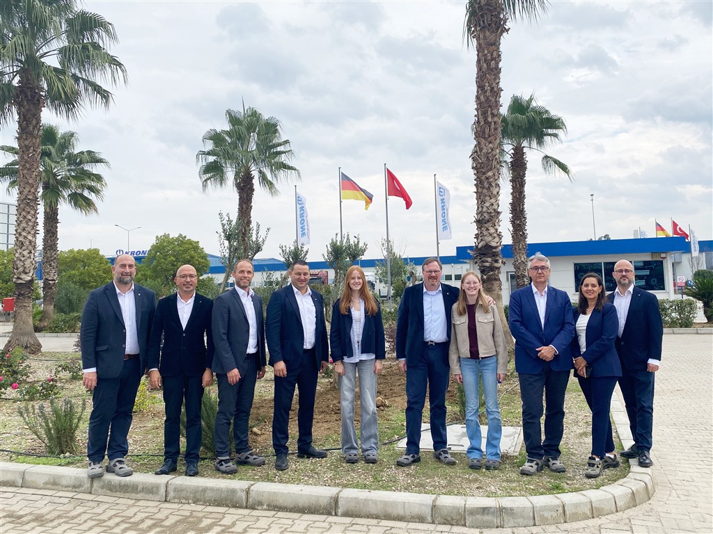 KRONE Grubu İcra Kurulu Başkanı Bernard Krone, Tire Fabrikasını Ziyaret Etti