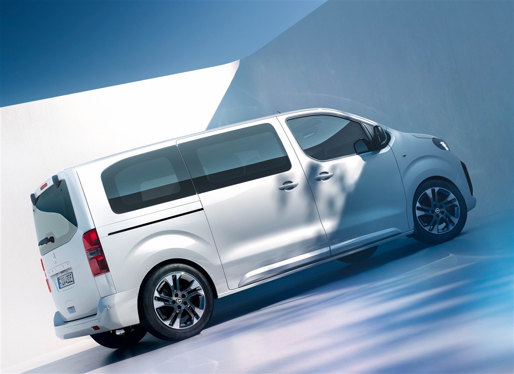 Binek Araçları Aratmayan Donanımlarıyla Yerli Üretim Opel Zafira ve Vivaro Showroom’larda Yerini Aldı!