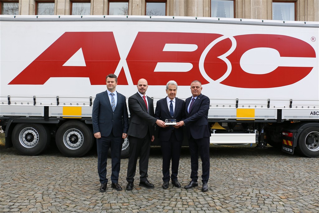 ABC LOJİSTİK, 1.100’ÜNCÜ TIRSAN’I ALDI, YENİ 300 ADETE İMZA ATTI