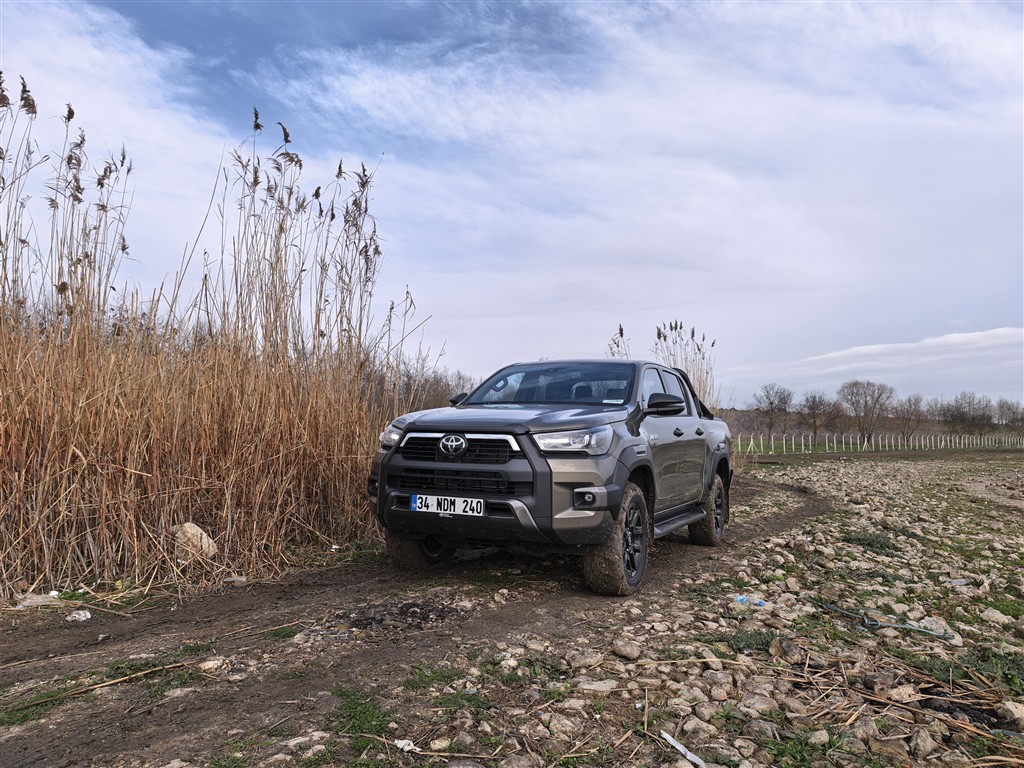 Toyota Hilux 2.4 D-4D 4×4 Invincible AT