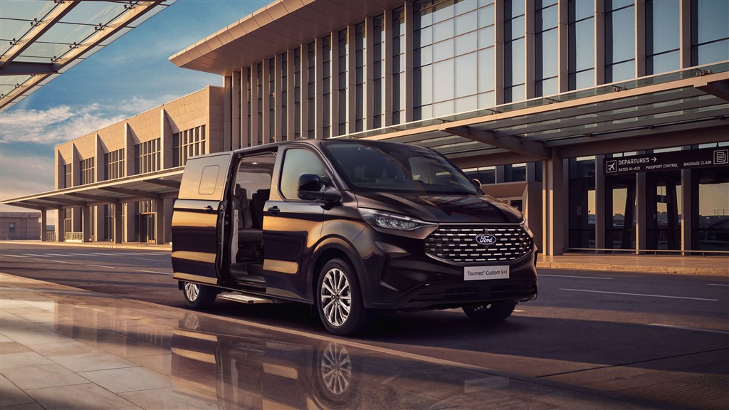 Yeni Ford Tourneo Custom 9+1 Konfigürasyonu: Her Yolculuğu Merak Uyandıran Bir Deneyime Dönüştürüyor