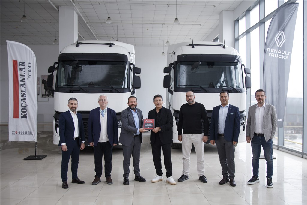 1 milyon km’lik performans yeni yatırımı getirdi: İstanbul Lojistik’e 20 adet Renault Trucks T480 çekici