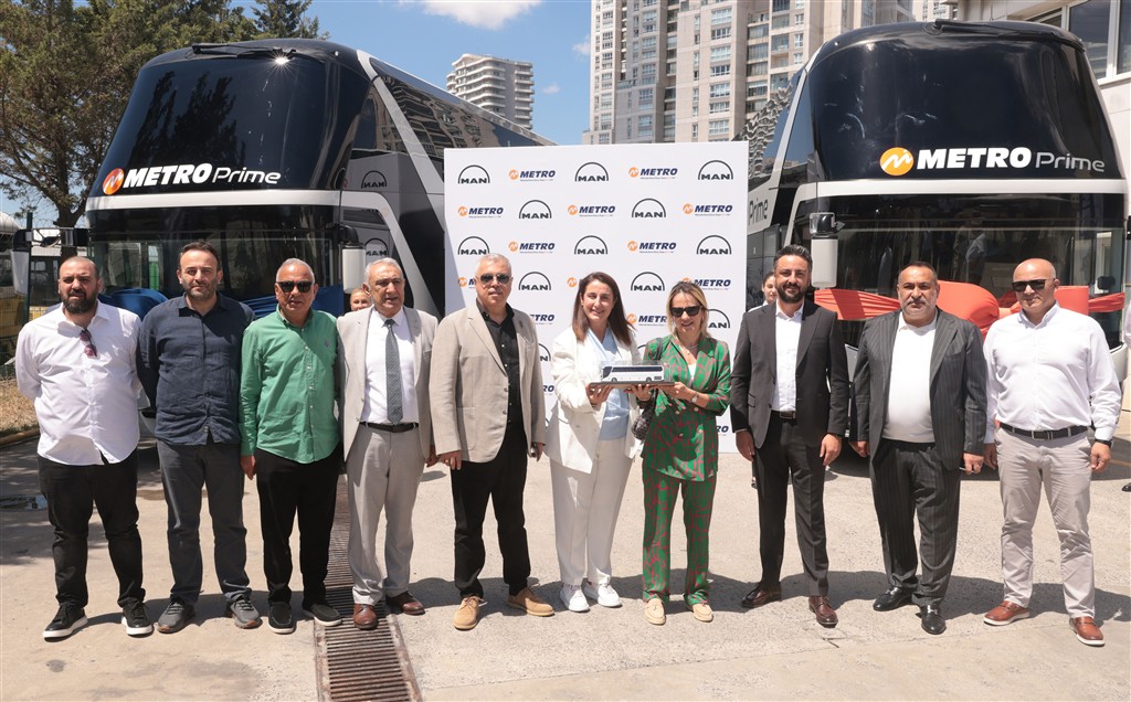METRO TURİZM’İN PREMİUM TERCİHİ NEOPLAN SKYLINER OLDU
