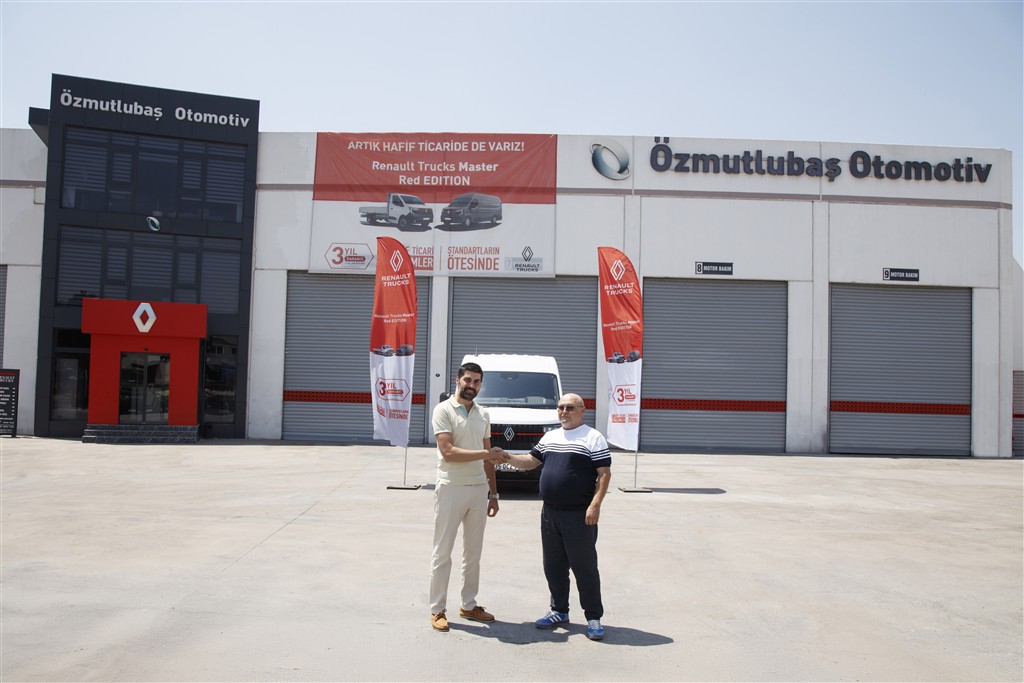 Ege Bölgesi’nin ilk Renault Trucks Master Red EDITION’ı ÖKN Lojistik filosuna katıldı
