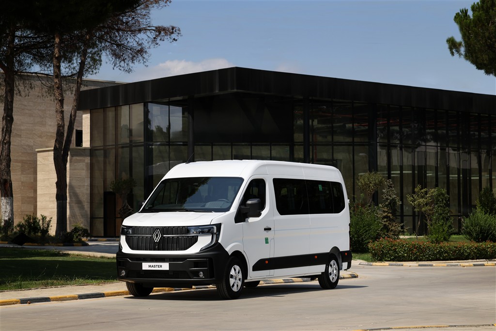 RENAULT MASTER’DAN GÜÇLÜ DÖNÜŞ: YENİLENEN MİNİBÜS VE AÇIK KASA KAMYONET SEÇENEĞİ İLE PROFESYONELLERE YENİ NESİL ÇÖZÜMLER